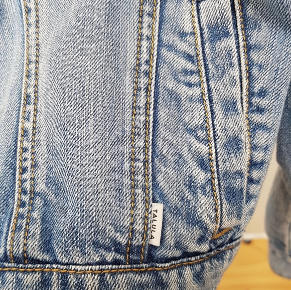 Size S Aritzia Talula denim jacket - Picture 3 of 5